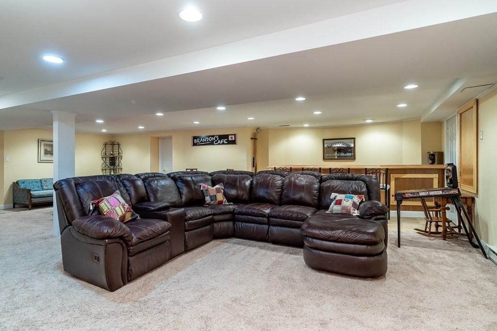 186 Tanglewood Drive Longmeadow — Photo 40 of 42