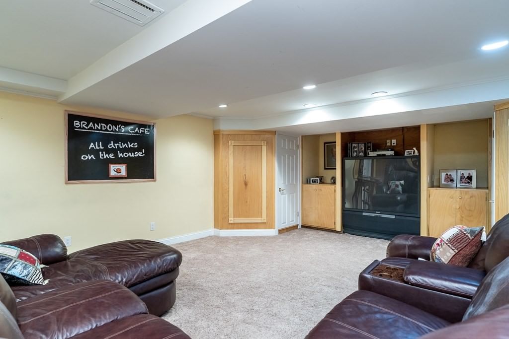 186 Tanglewood Drive Longmeadow — Photo 41 of 42