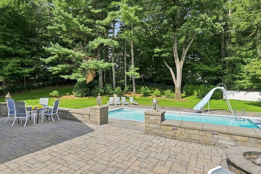 186 Tanglewood Drive Longmeadow — Photo 6 of 42