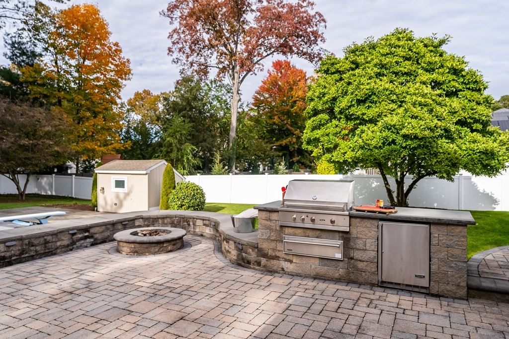 186 Tanglewood Drive Longmeadow — Photo 7 of 42