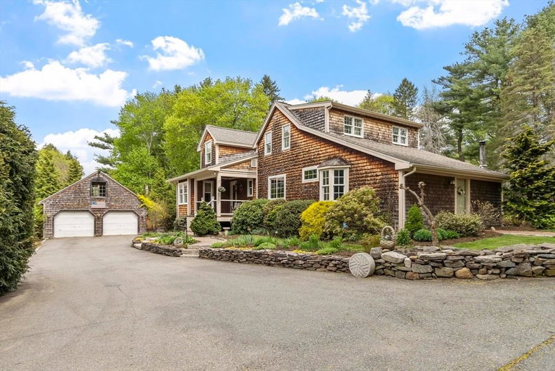 Property at 2 Knox Ave, Groveland, MA 01834