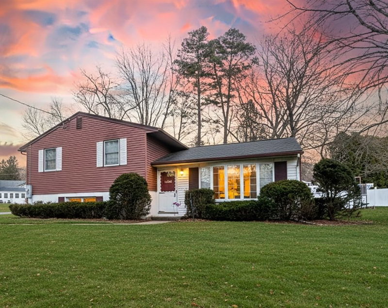 Property at 3 Mary Lyon Dr, South Hadley, MA 01075