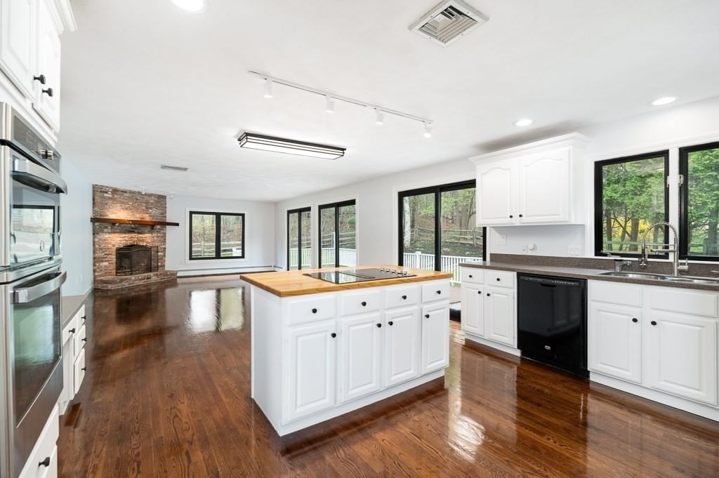 40 Sagamore Street Hamilton — Photo 8 of 41