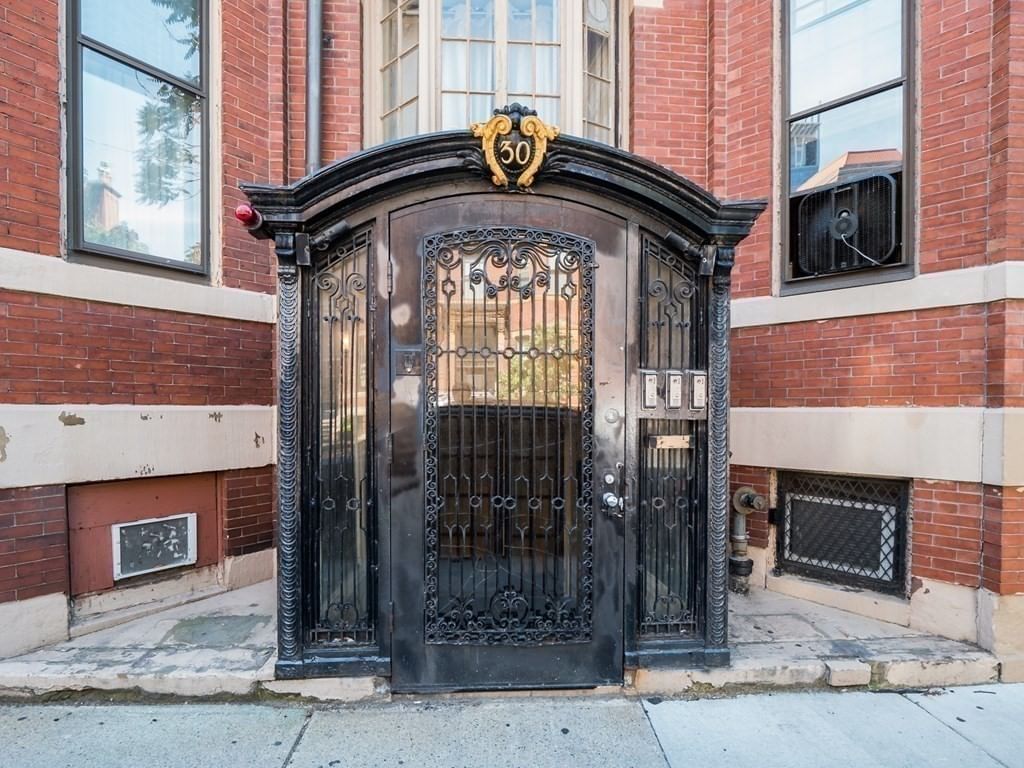 30 Gloucester Street #3 Boston — Photo 18 of 19