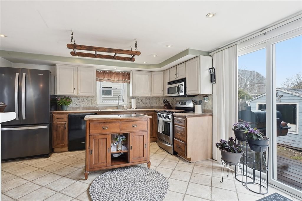 9 Saunders Road Lynn — Photo 10 of 40