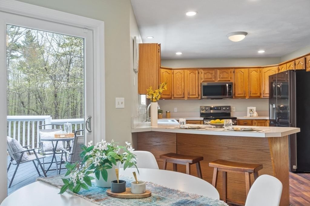 17 Stone Pound Ln, Atkinson, NH 03811 photo 2