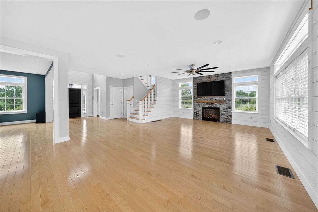 586 Hart St, Dighton, MA 02715 photo 3