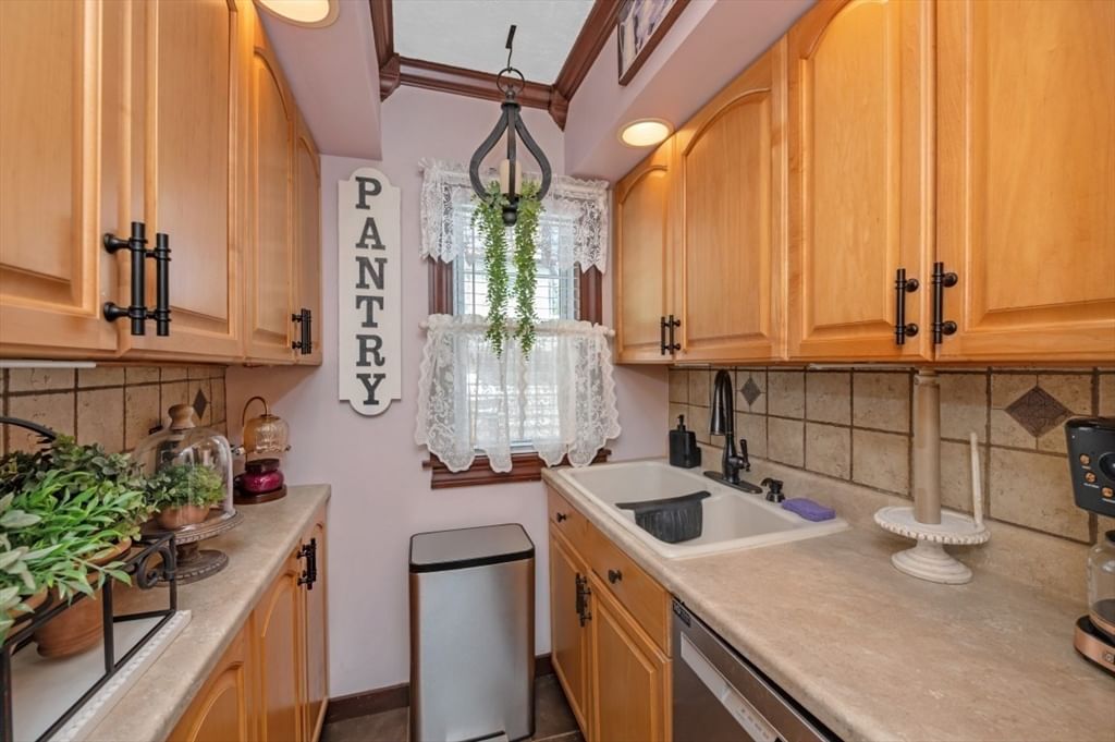 24 Sylvia Street Lynn — Photo 10 of 29