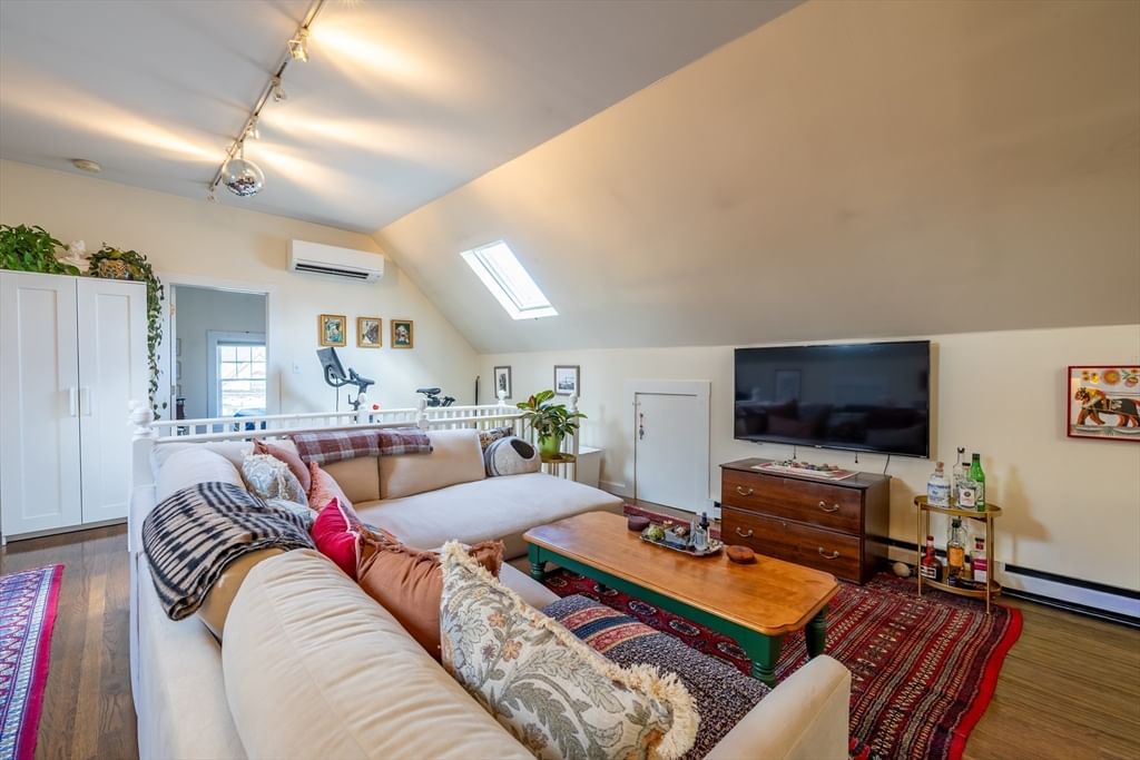 137 North St #3 Salem — Photo 4 of 21