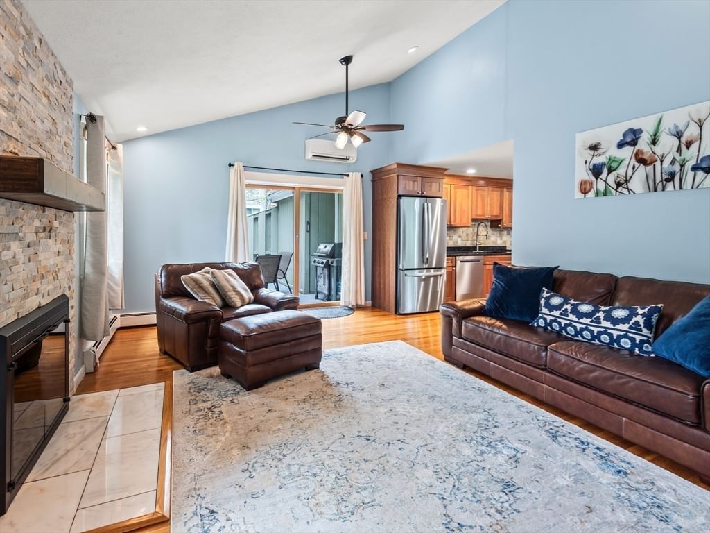 65 Briarcliff Ln, Holliston, MA 01746 photo 3