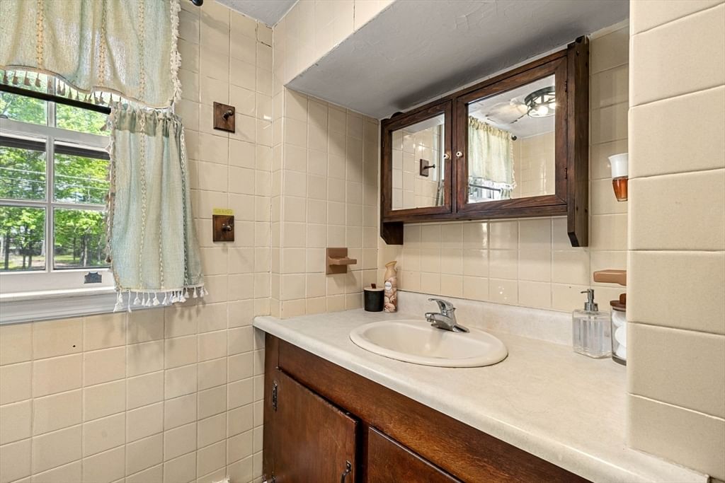 600 Main St, Ashby, MA 01431 photo 4