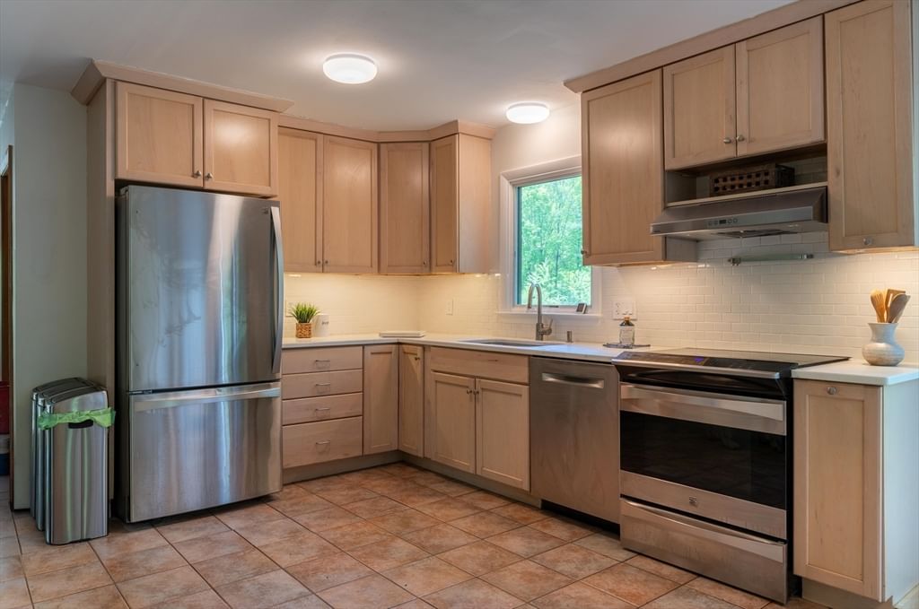 11 Gulf Road, Pelham, MA 01002 photo 2