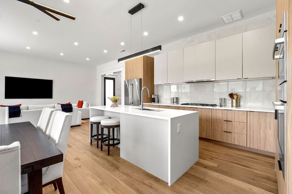 165 River St #2 Waltham — Photo 11 of 42