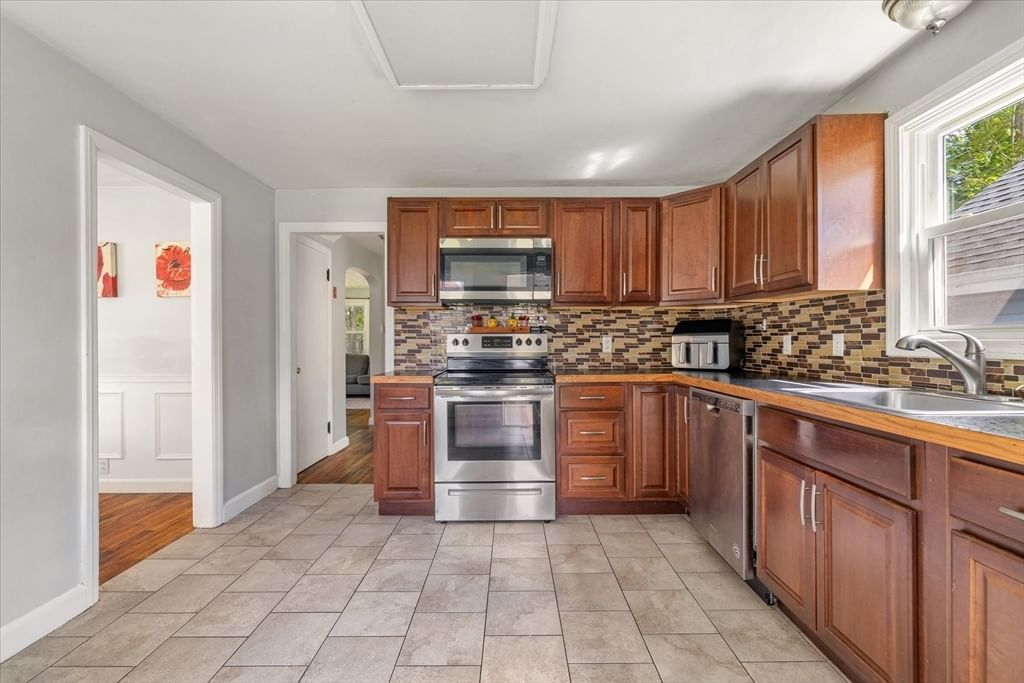 376 Pleasant St, Paxton, MA 01612 photo 2