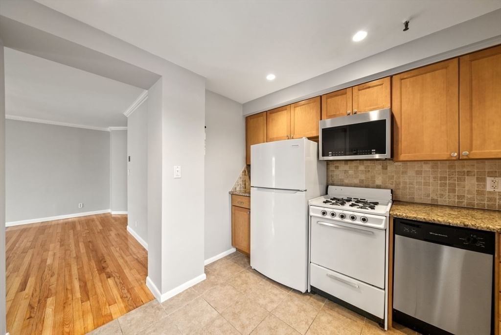 26 Commonwealth Ter #19 Boston — Photo 12 of 23
