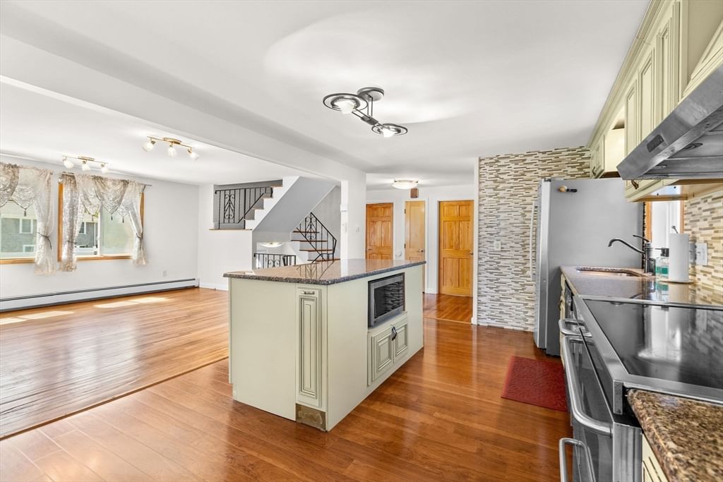 6 Sylvan Way Yarmouth — Photo 10 of 40