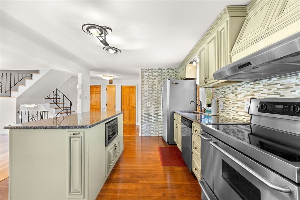 6 Sylvan Way Yarmouth — Photo 12 of 40