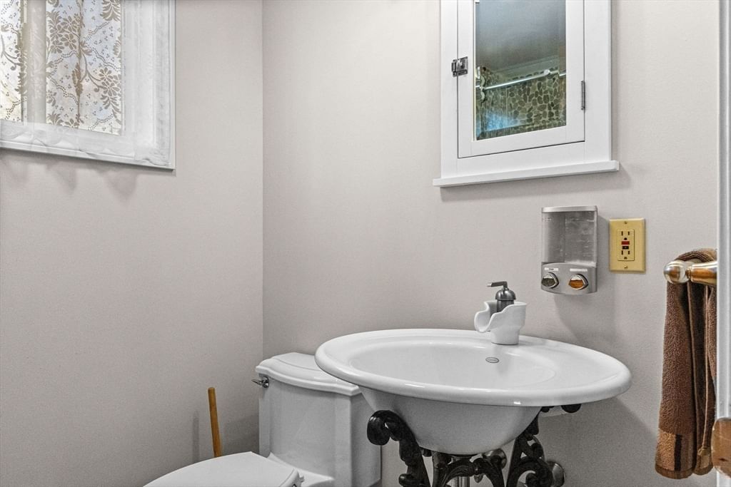 6 Sylvan Way Yarmouth — Photo 17 of 40