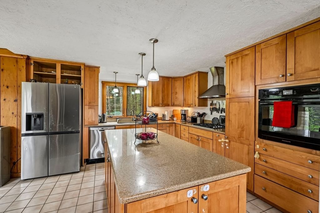157 Robinson Rd, Oakham, MA 01068 photo 2