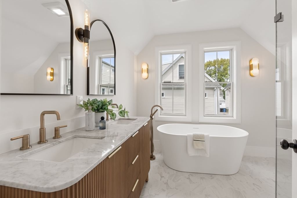 326 Lowell Street #4 Somerville — Photo 9 of 17