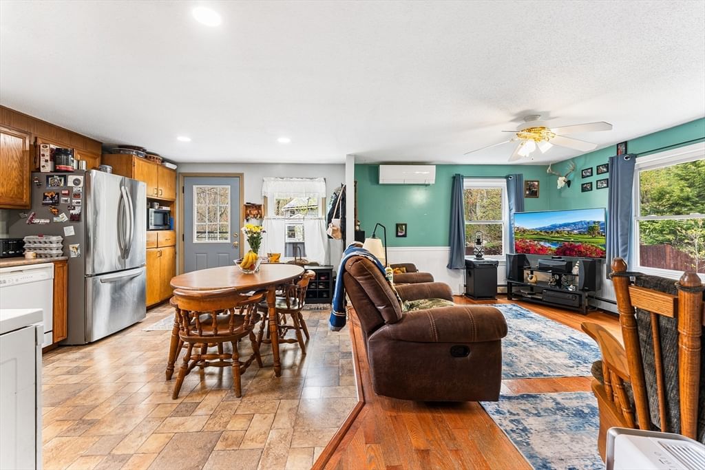 95 Willis Rd, Phillipston, MA 01331 photo 2