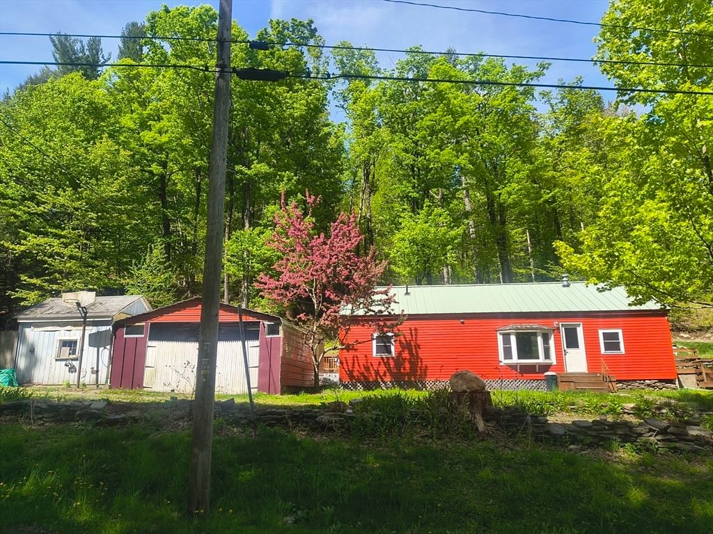 211 West St, Worthington, MA 01098 photo 4