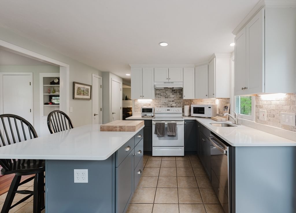 6 Michelle Lane, Mattapoisett, MA 02739 photo 2