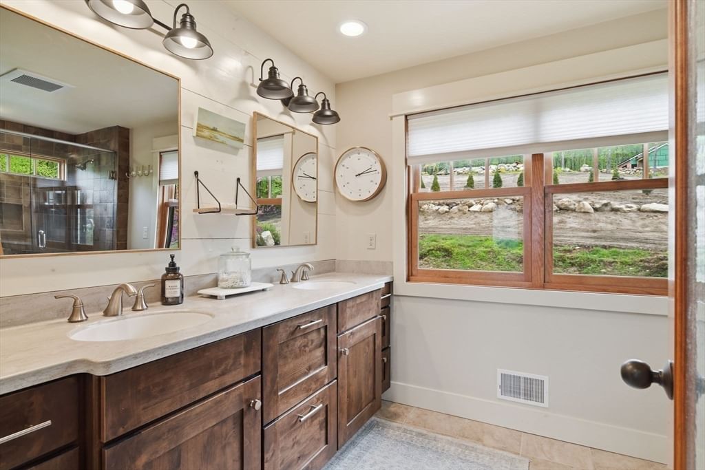 329 Southampton Rd Westhampton — Photo 16 of 40