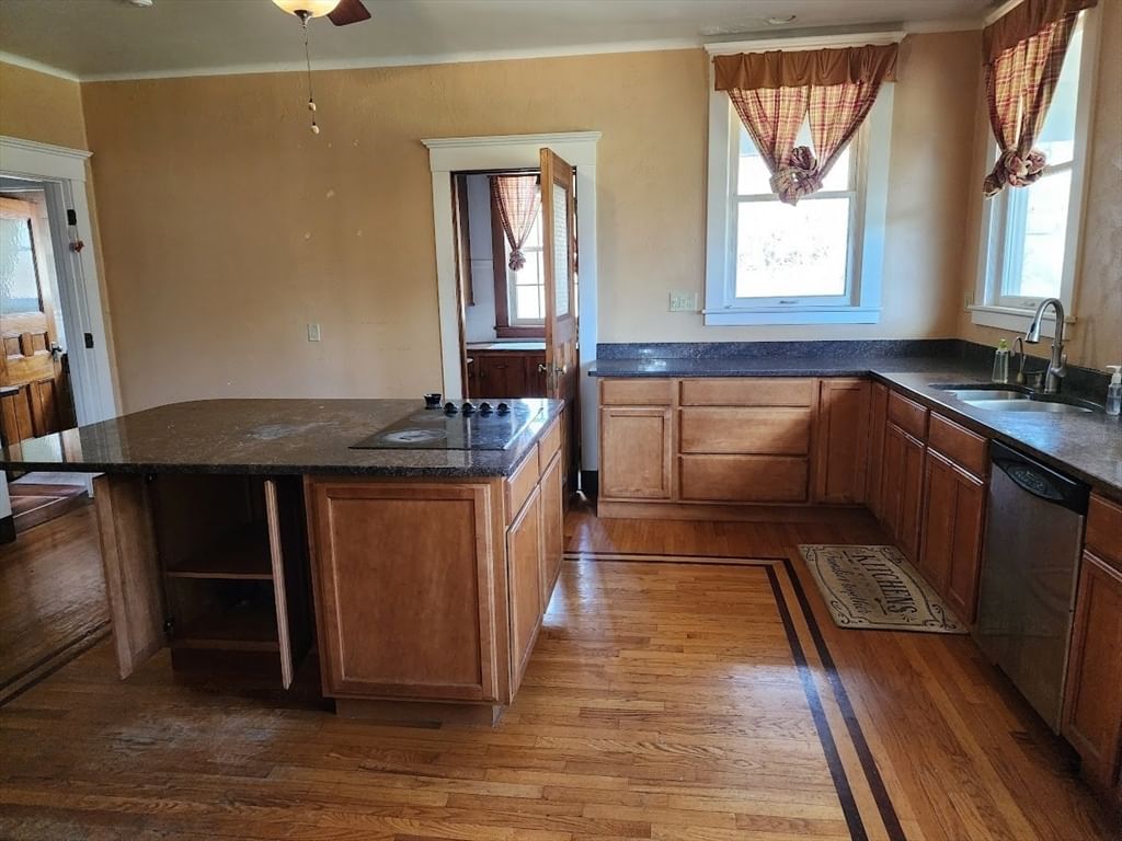31 Buena Vista Plz Springfield — Photo 13 of 42