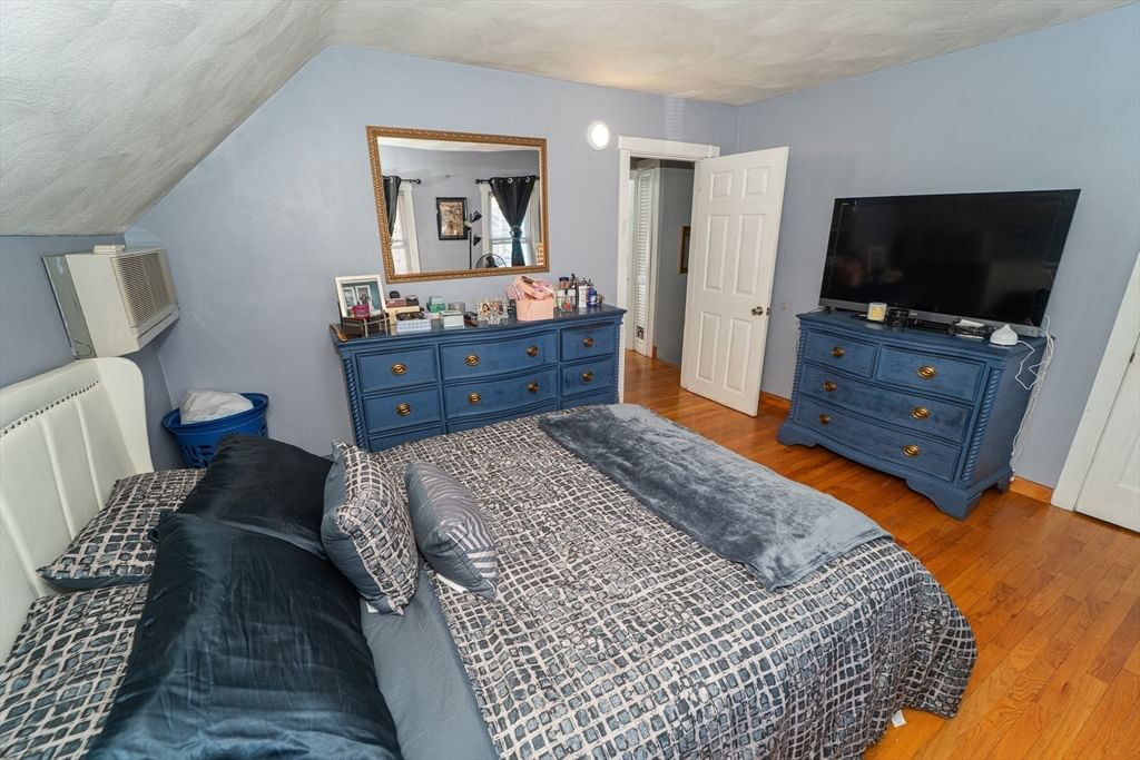 1 Thatcher St New Bedford — Photo 10 of 17