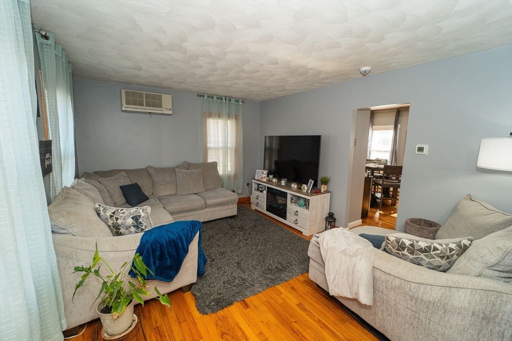 1 Thatcher St New Bedford — Photo 7 of 17