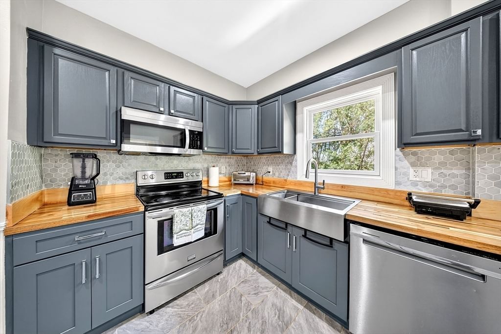 710 High St Fall River — Photo 18 of 37