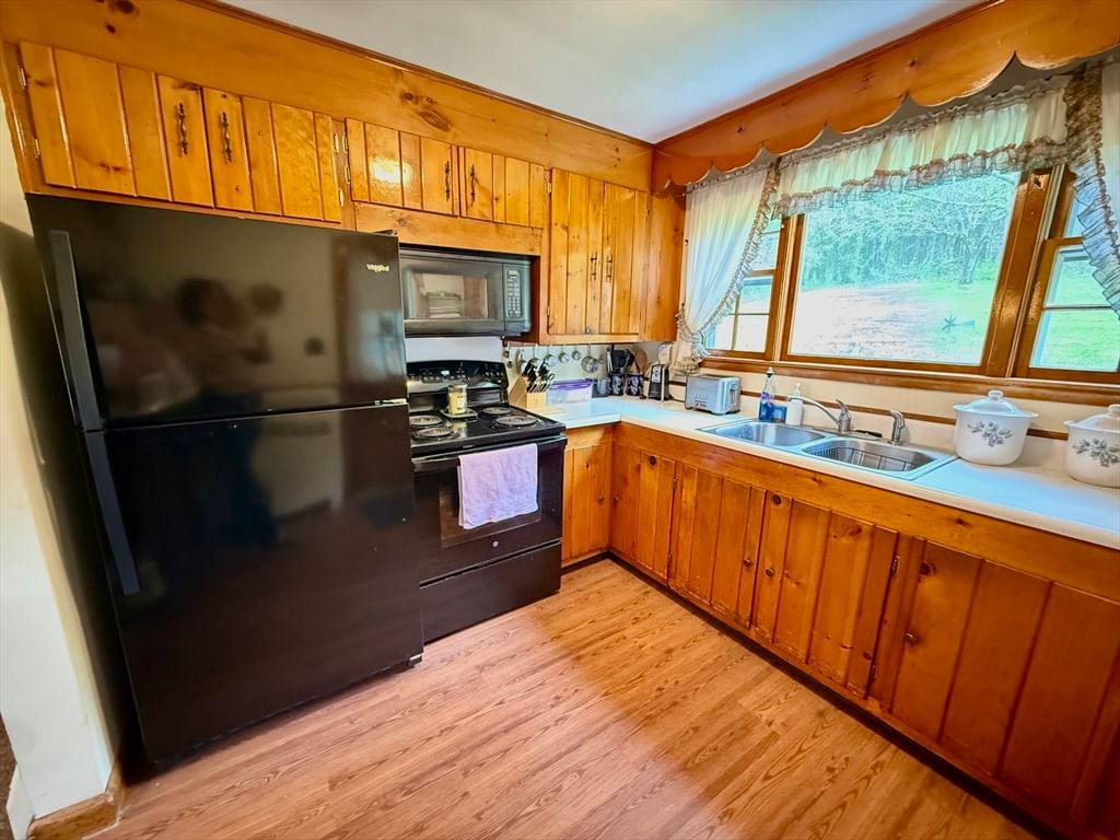 81 Clinton Rd, Sterling, MA 01564 photo 2