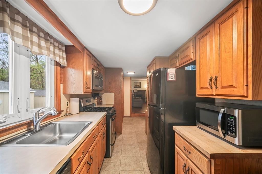 105 Ann Vinal Rd Scituate — Photo 14 of 26