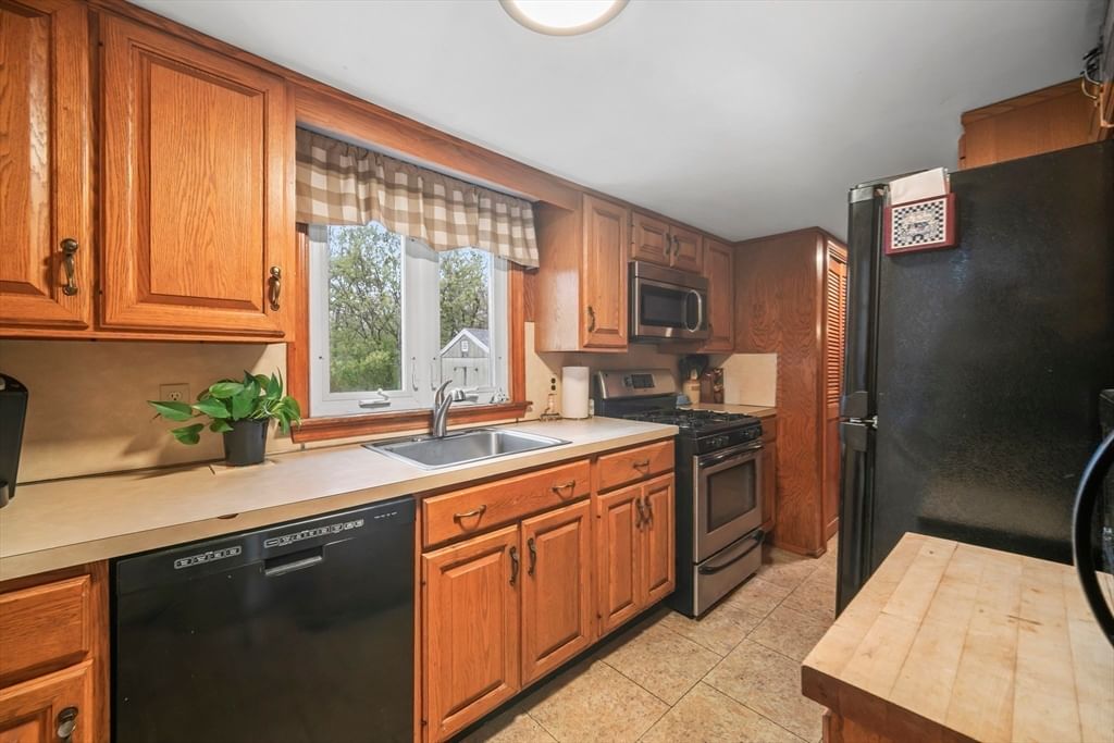 105 Ann Vinal Rd Scituate — Photo 15 of 26