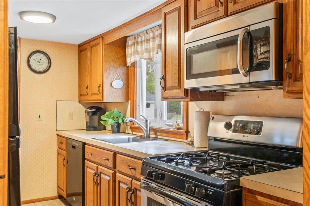 105 Ann Vinal Rd Scituate — Photo 17 of 26