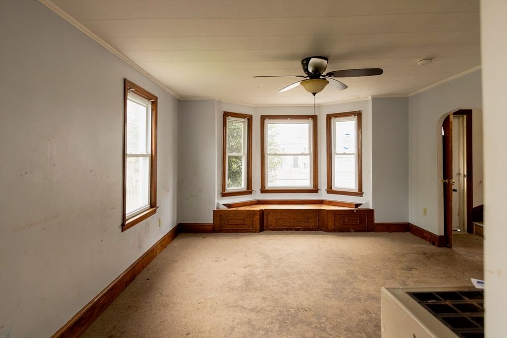 518 Snell St Fall River — Photo 11 of 22