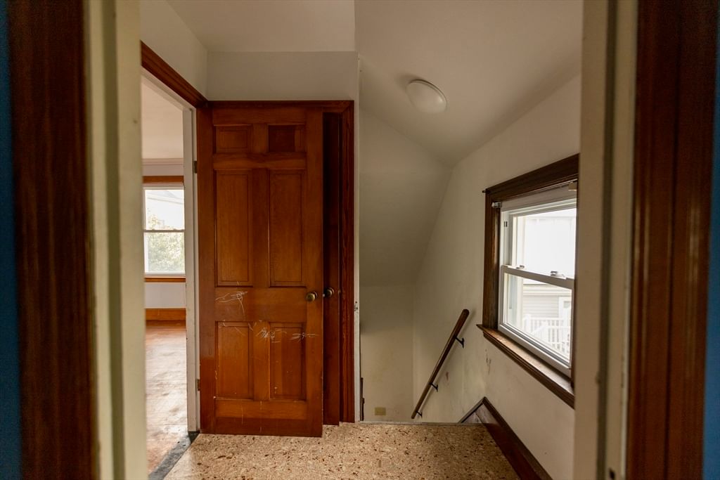 518 Snell St Fall River — Photo 17 of 22