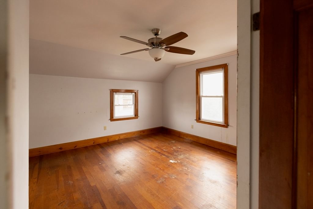 518 Snell St Fall River — Photo 18 of 22