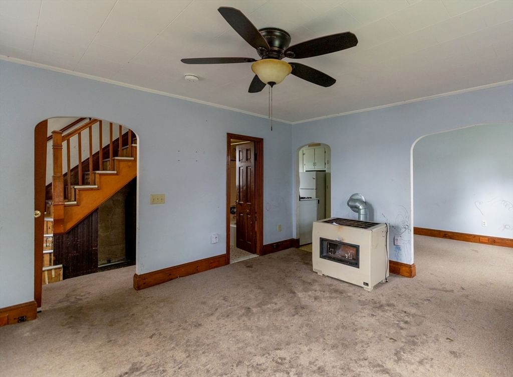 518 Snell St Fall River — Photo 7 of 22