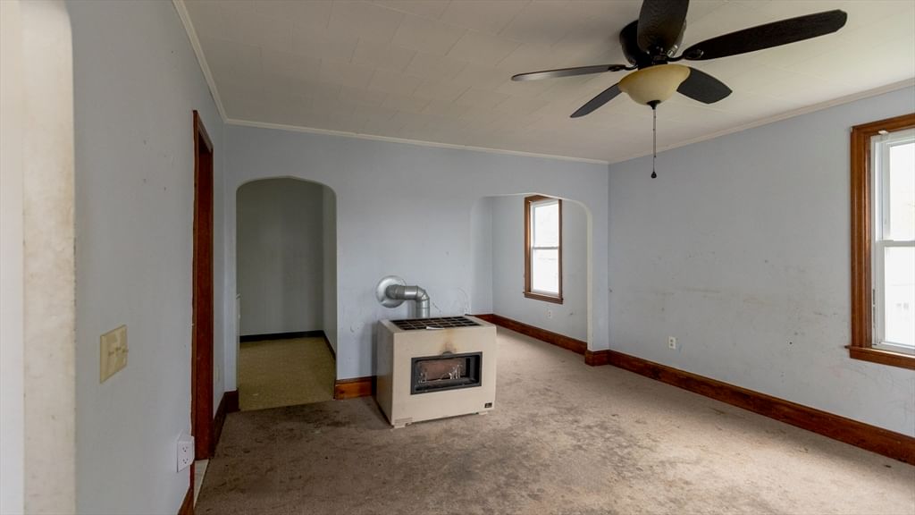518 Snell St Fall River — Photo 8 of 22