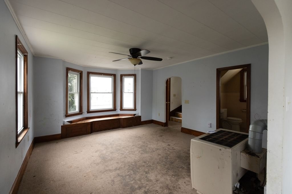 518 Snell St Fall River — Photo 9 of 22