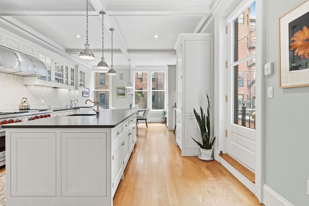 319 Beacon Street Boston — Photo 13 of 37