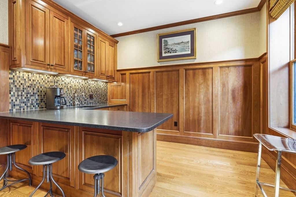 319 Beacon Street Boston — Photo 18 of 37
