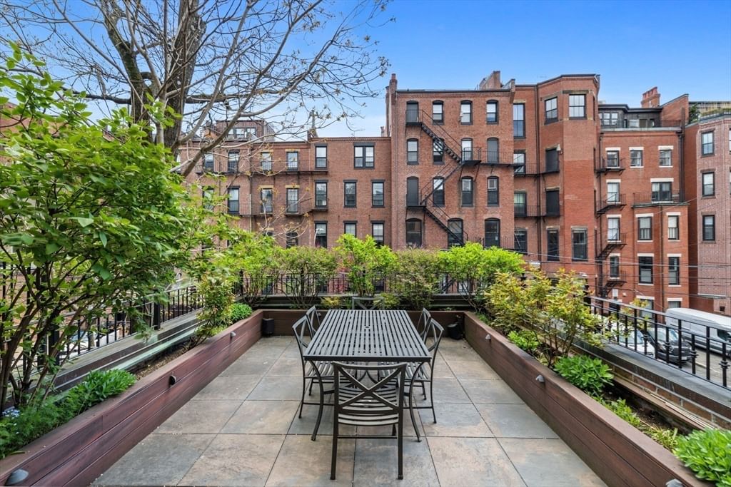 319 Beacon Street Boston — Photo 19 of 37