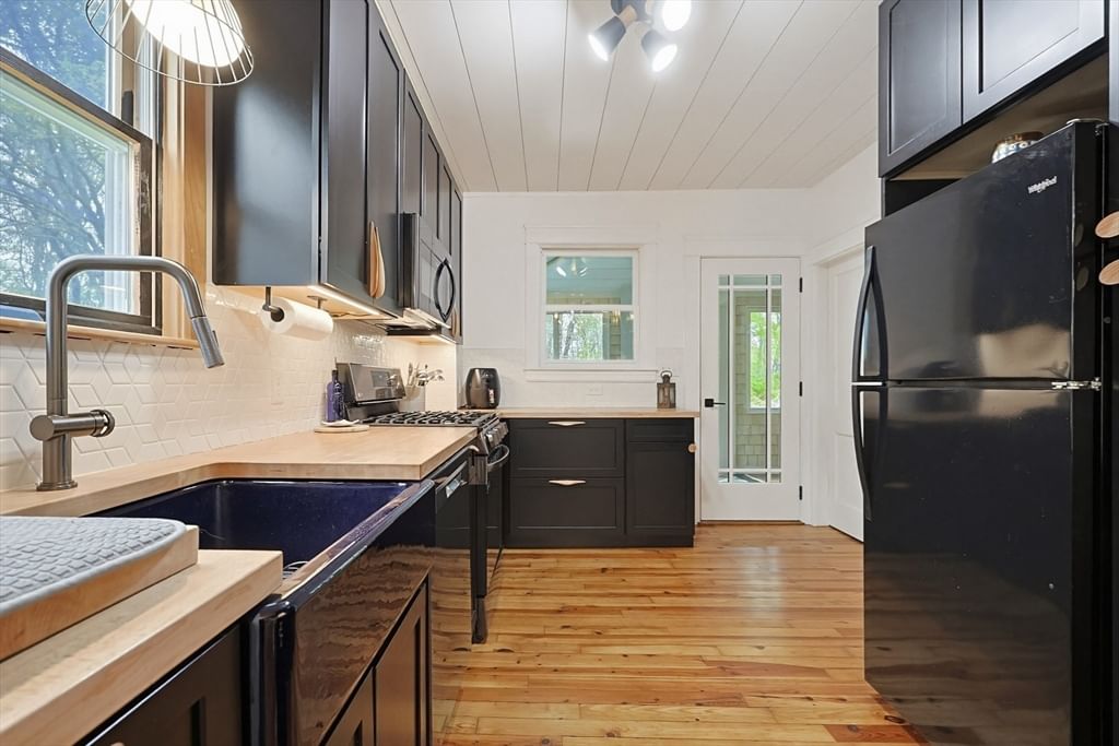 129 Cross Rd Westport — Photo 9 of 42