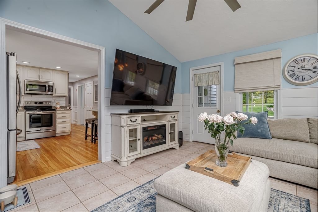 190 Wyndridge Circle, Pelham, NH 03076 photo 3