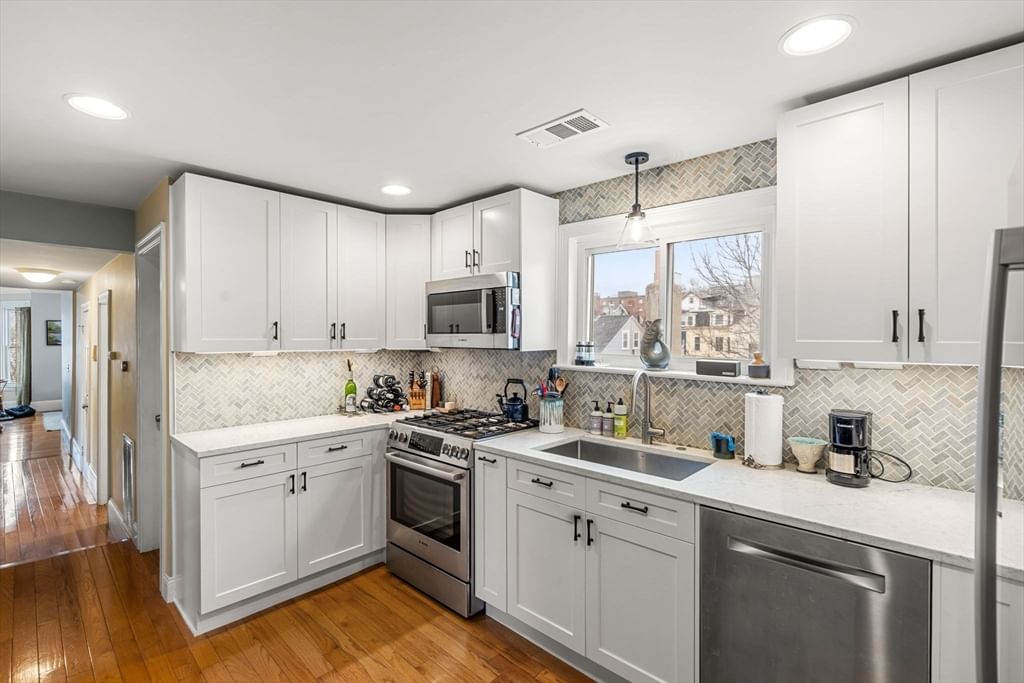 172 Dorchester St #3 Boston — Photo 2 of 24