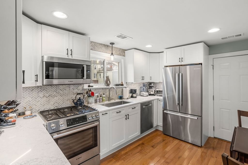 172 Dorchester St #3 Boston — Photo 3 of 24