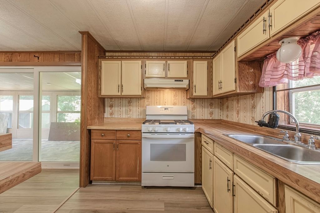 39 Friendship Drive West Bridgewater — Photo 11 of 29